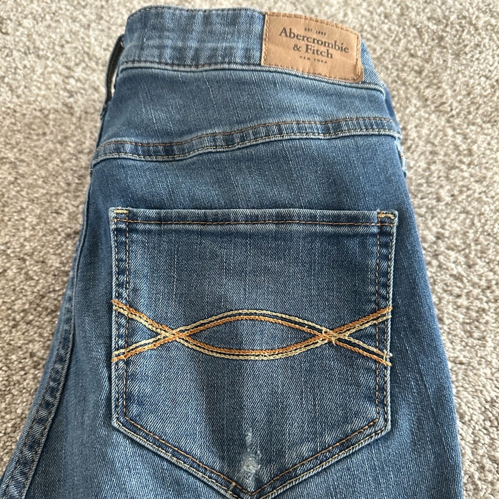 A&F SKINNY JEANS